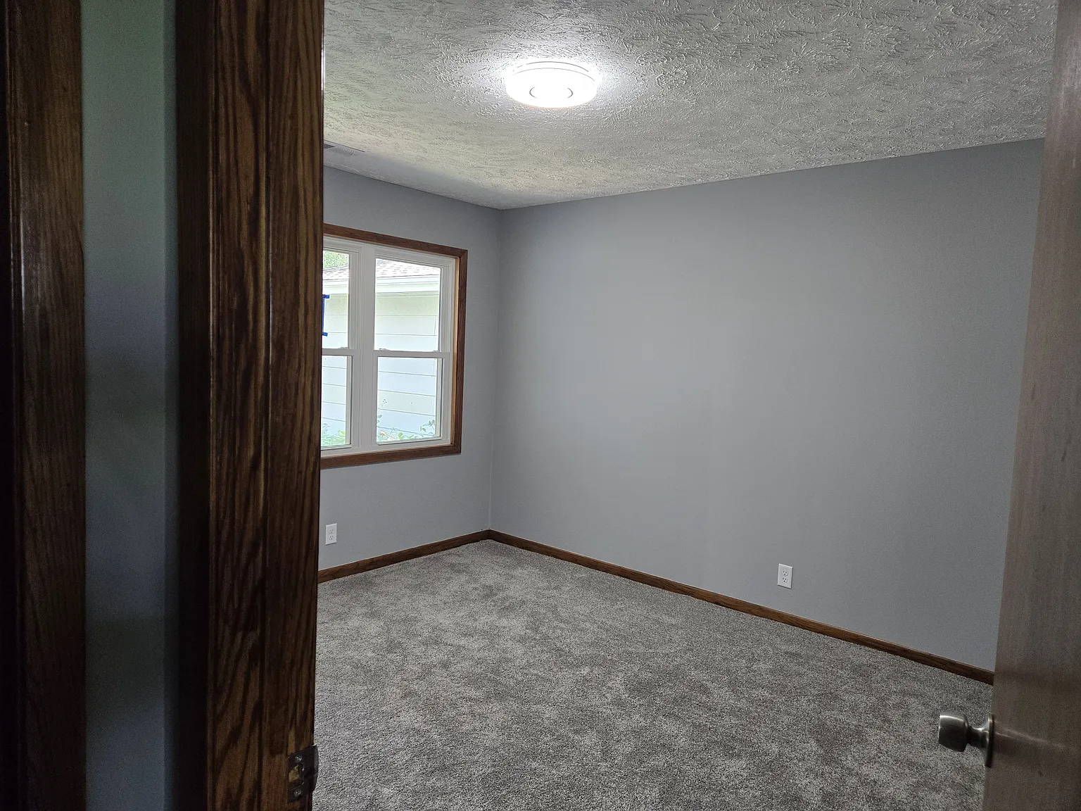3 bed, 1.5 bath, $1,050 — Photo 3
