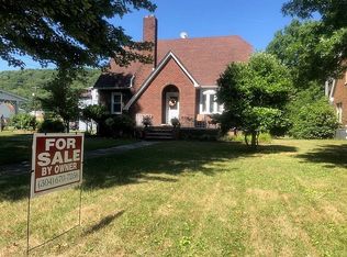 1002 Ridge Ave, New cumberland, WV 26047