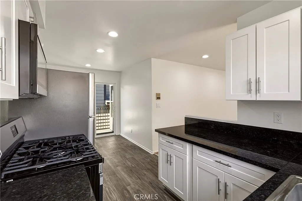 1 bed, 800 sqft, $1,895 — Photo 3