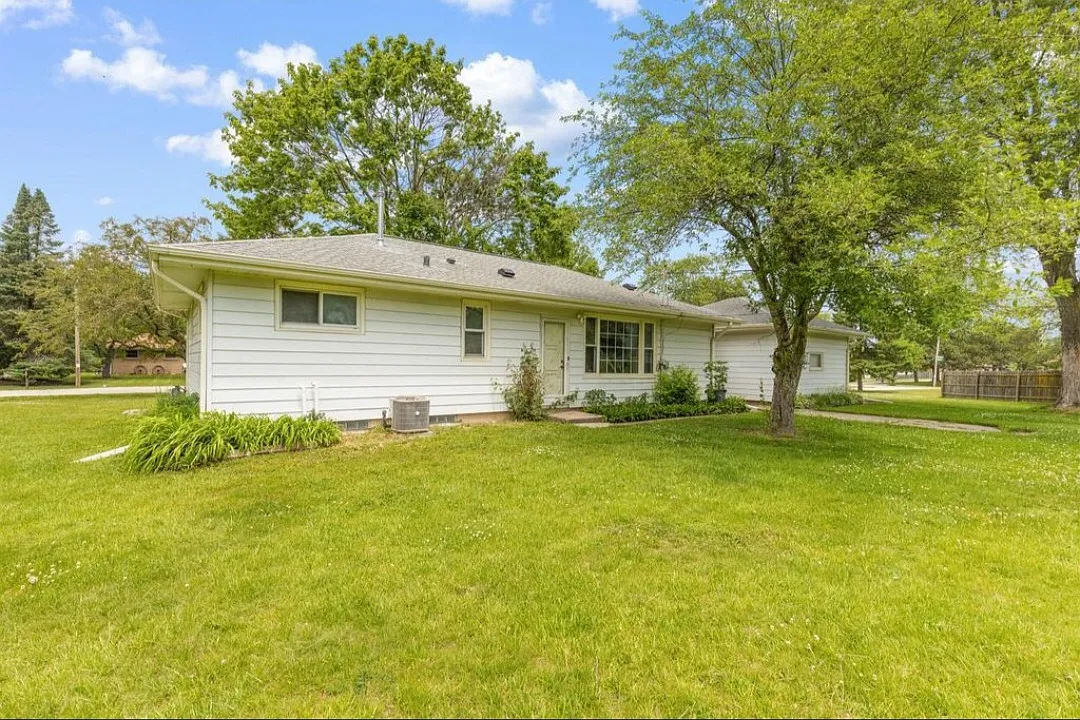 3 bed, 1876 sqft, $2,800 — Photo 3