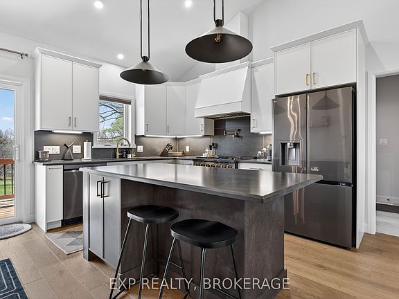 3rd image of 9304 Perth Rd N
