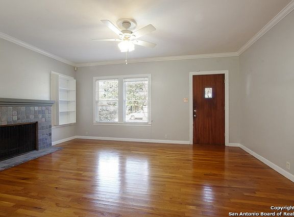 3rd image of 210 Lovera Blvd