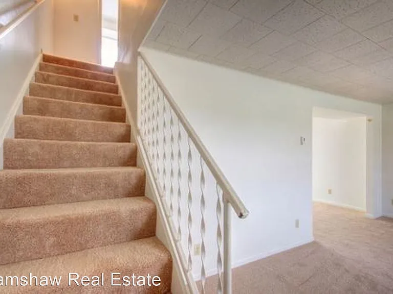 1010 Crescent Dr — Photo 6