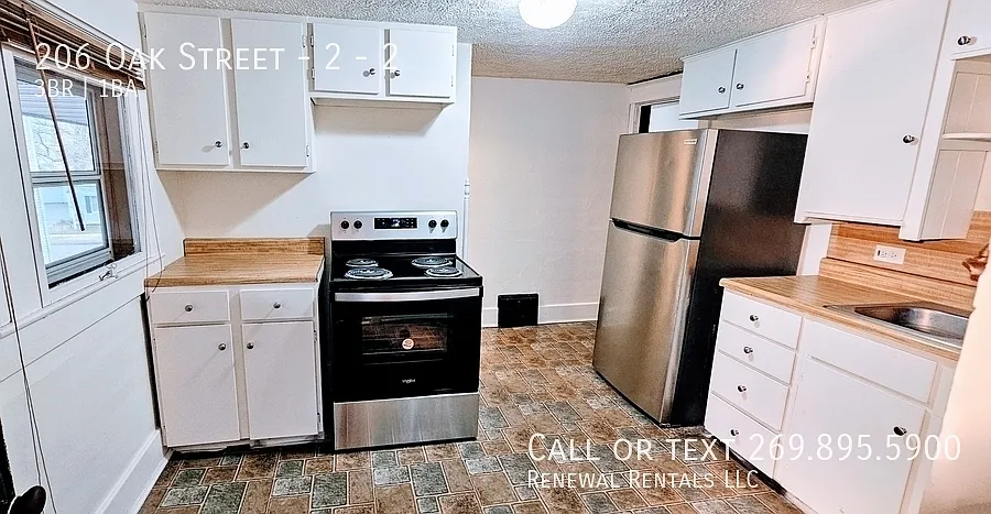 NEW listing 3 bedroom Dowagiac rental home! New paint and stainless stove! — Photo 4