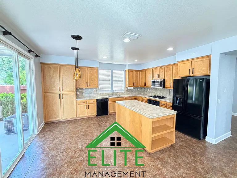 2764 Rogue River Cir — Photo 6