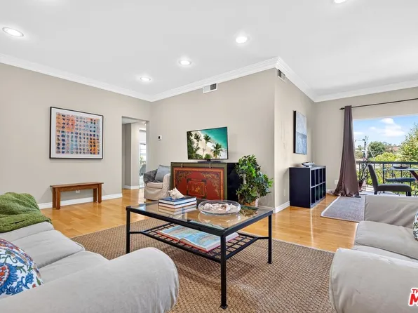 612 S Barrington Ave APT 417, Los Angeles, CA 90049