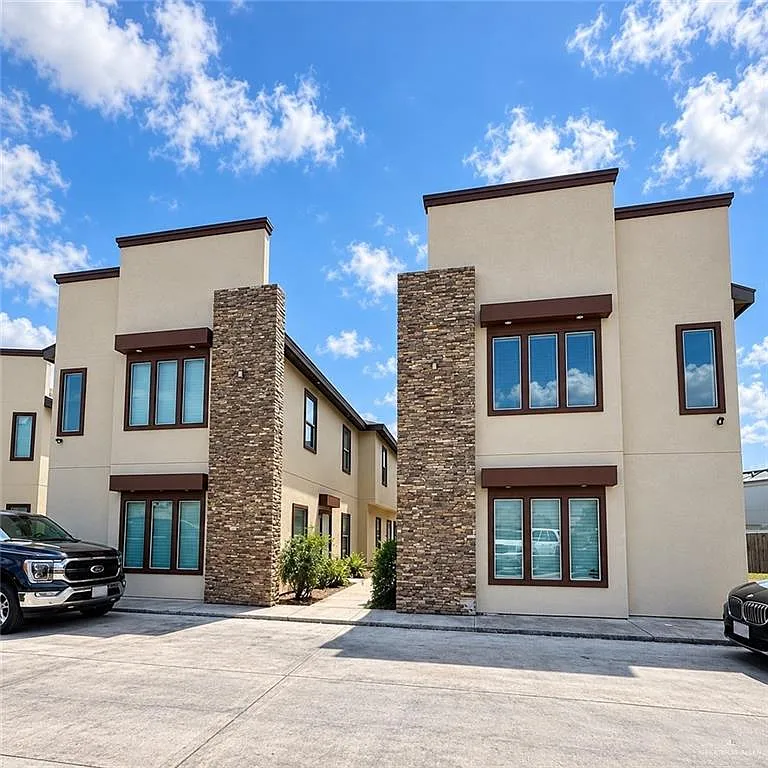 2 bed, 2.5 bath, 4991 sqft, $1,100 — Photo 2