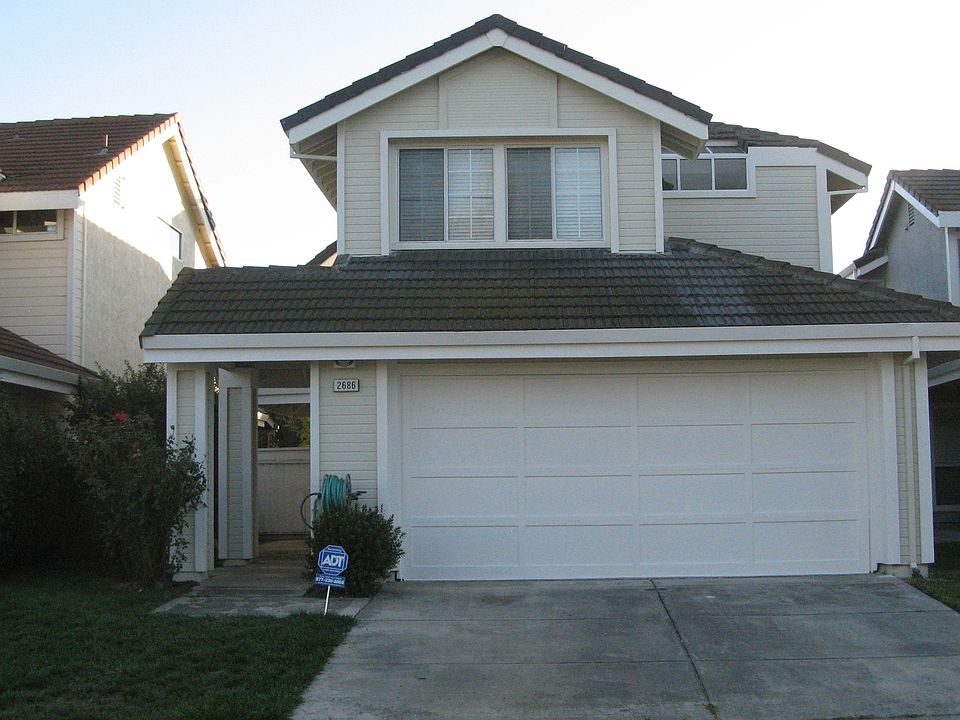 SFR. 10 feet between houses. No neighbor across the street.