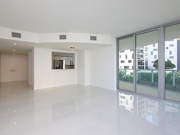 4th image of 1331 Brickell Bay Dr APT 402