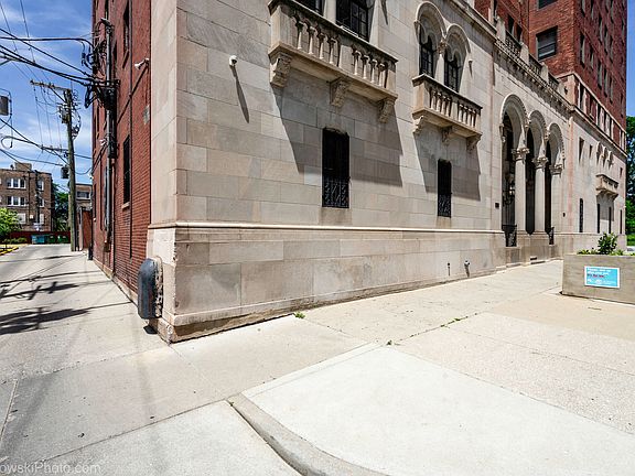 3rd image of 6700 S Crandon Ave APT 6A