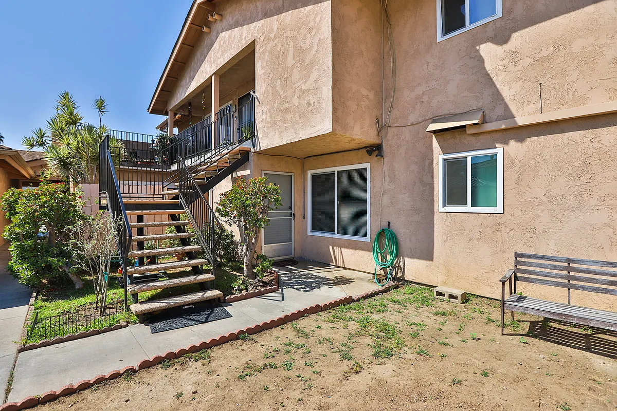 Building Photo - 327 W Kelly Ave #B