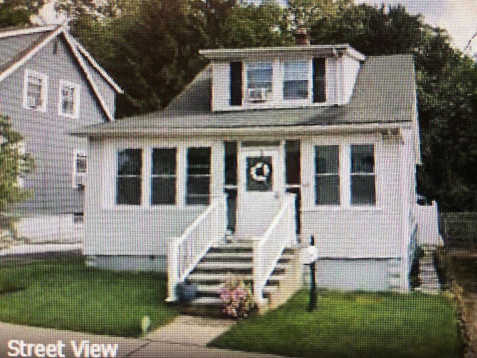 1st image of 29 Park Dr N