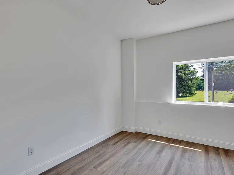 36 Pawling Ave #100 — Photo 5