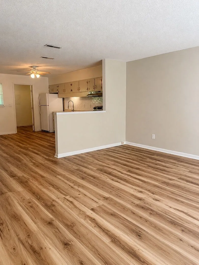 2 bed, 1.0 bath, 960 sqft, $1,100 — Photo 2