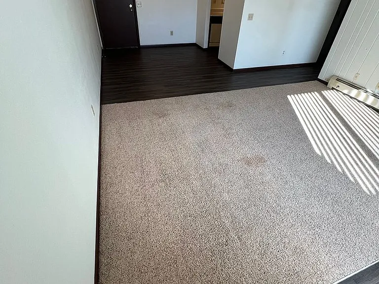 Courtyard Apartment Homes - 816 — Photo 8