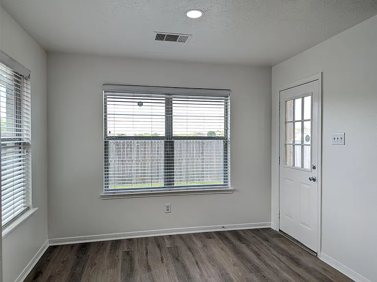 5618 Savannah Woods Ln — Photo 23