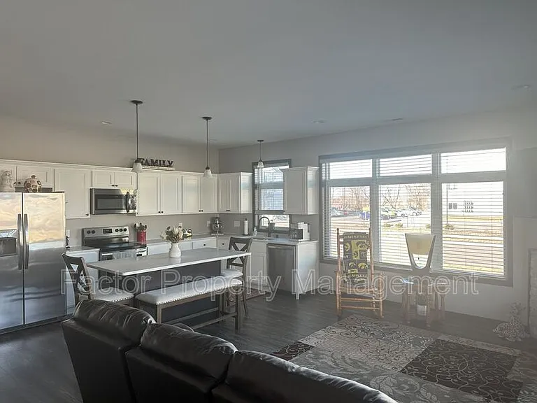 312 Prairie Rose Dr — Photo 4