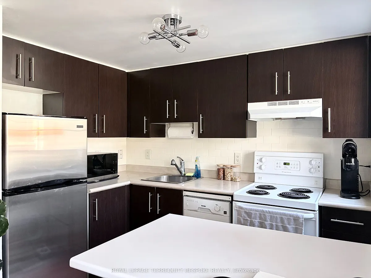 Building Photo - 95 The Queensway #3