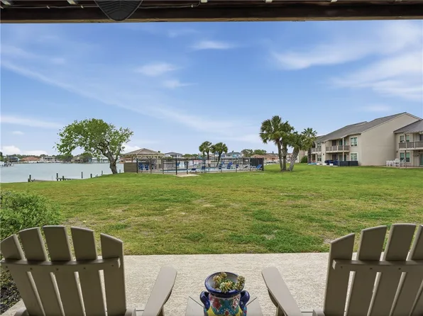 2404 Bayhouse Dr, Rockport, TX 78382