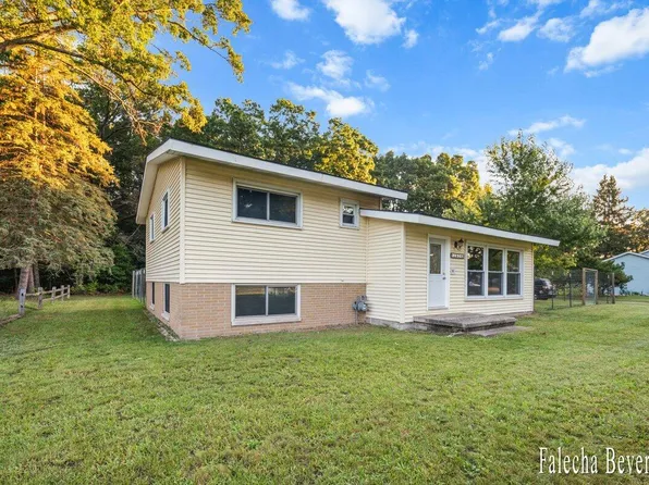 1624 W Giles Rd, Muskegon, MI 49445