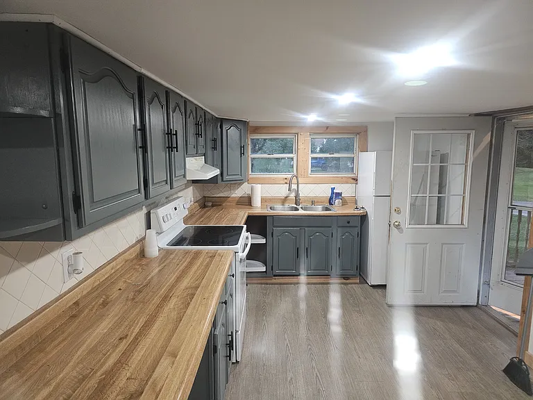 742 Main Rd — Photo 3
