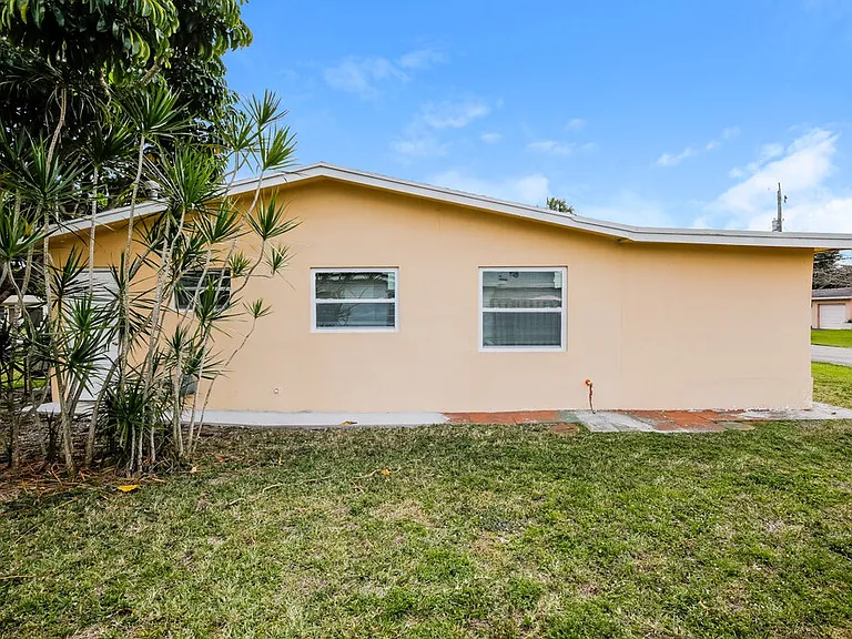 6885 NW 27th Ct — Photo 18