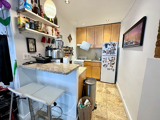 Rented by Safdie Realty Group | media 15