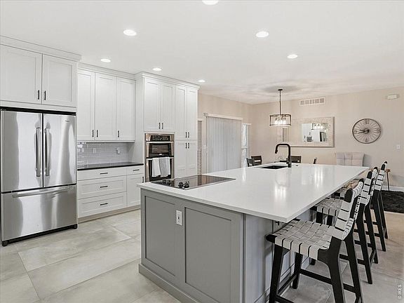 5th image of 1102 Corona Dr
