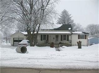 414 E 2nd St, Sumner, IA 50674