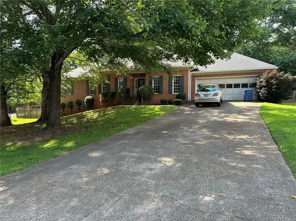823 Austin Ct, Lawrenceville, GA 30046