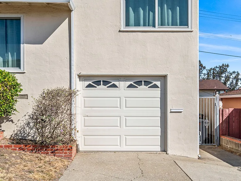 1796 Hickory Ave — Photo 2