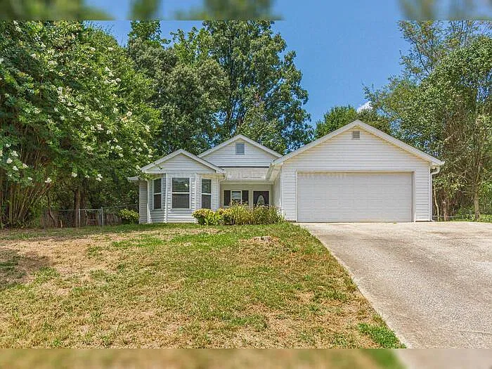 3 bed, 2.0 bath, 1209 sqft, $1,900 — Photo 1