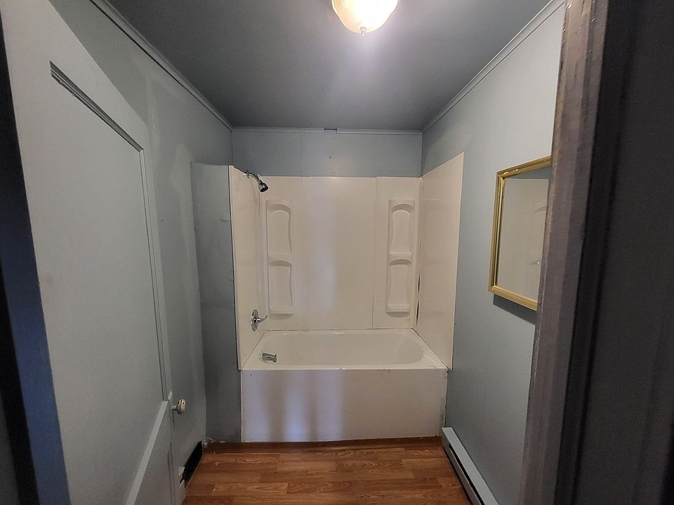 1st image of 318 Bridge St