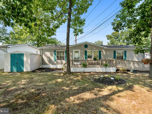 2000 Perilli Dr, Telford, PA 18969