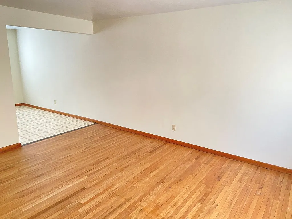 2 bed, 1.0 bath, 952 sqft, $925 — Photo 3