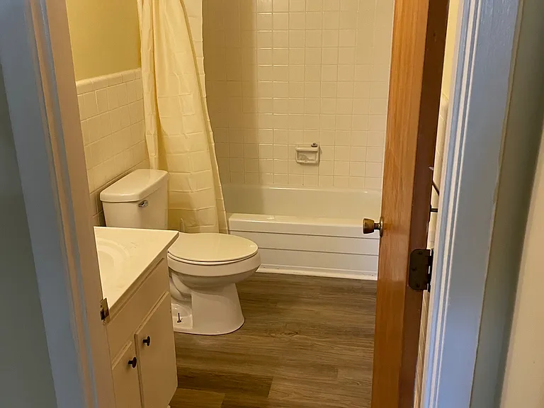 1011 W Rowan St #3 — Photo 4