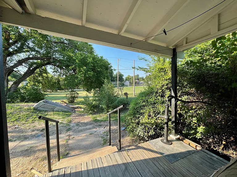 1317 E Broadway St — Photo 31