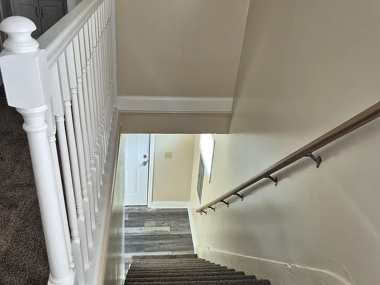 124 E Crain Ave #UP — Photo 6