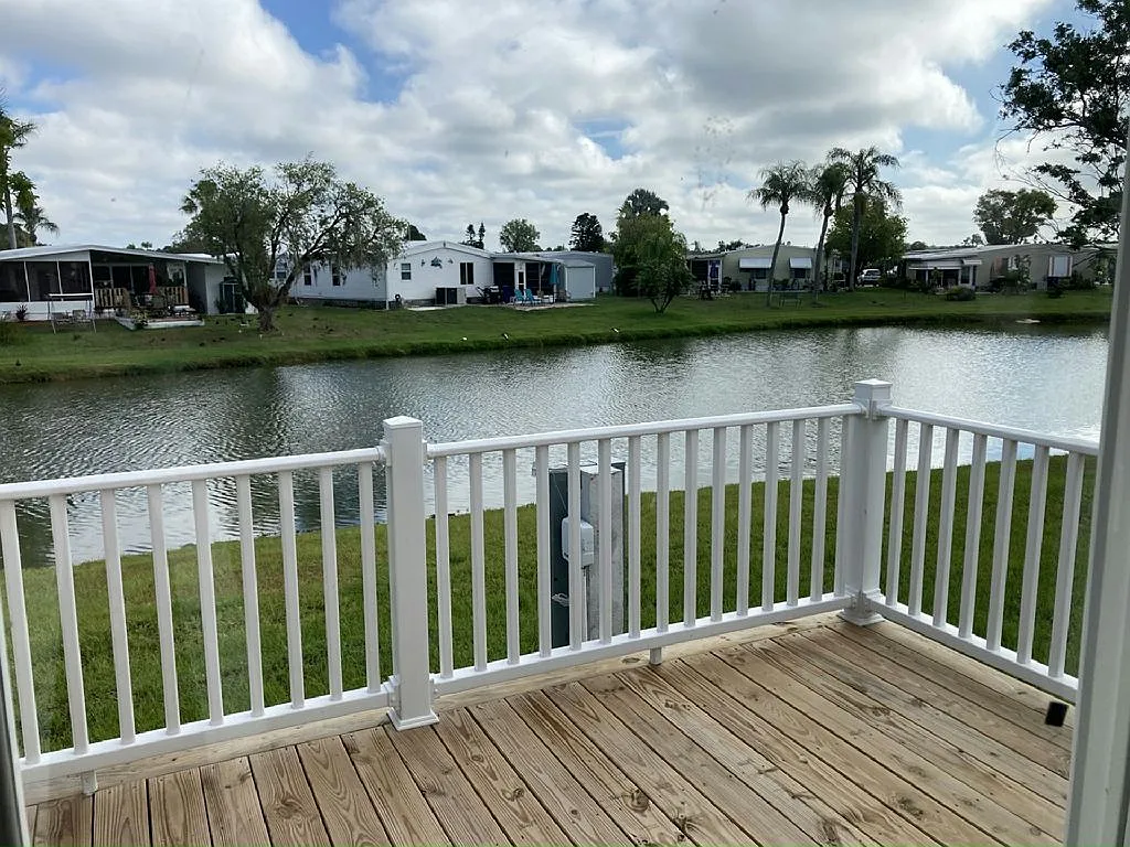 2 bed, 2.0 bath, 1352 sqft, $1,795 — Photo 2