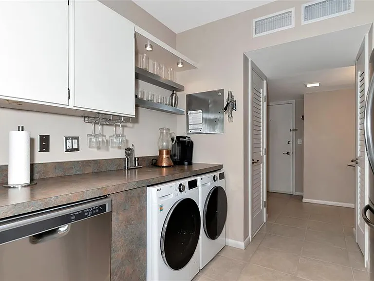 1111 N Gulfstream Ave #1A — Photo 32