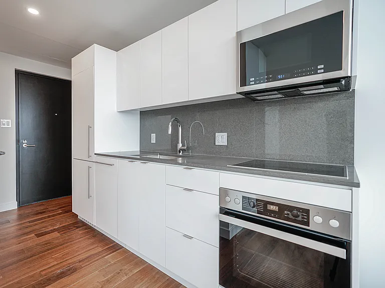 Calgary House — Photo 26