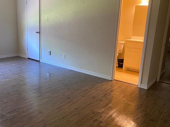 5th image of 3405 Meadow Oaks Dr