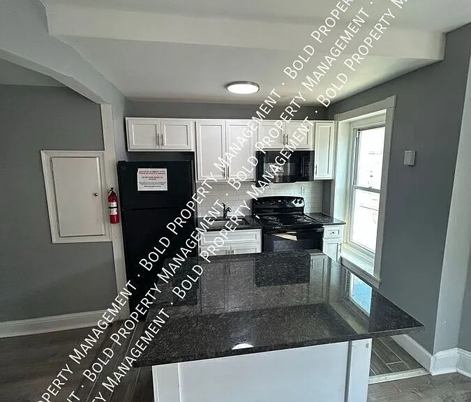 919 Buttonwood St #2F — Photo 2