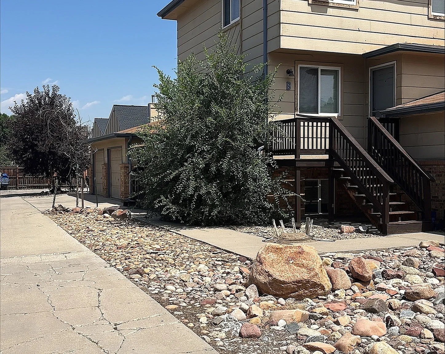 202-208 Longs Peak — Photo 3