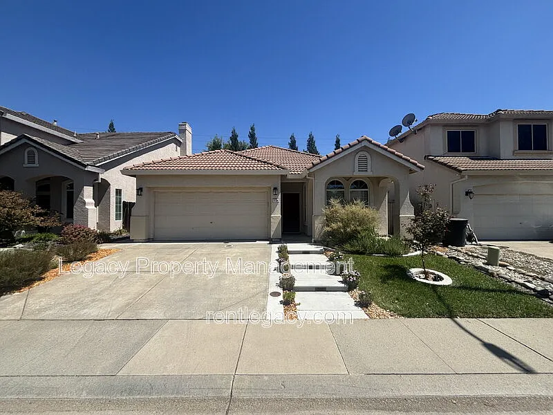 1724 Magenta Dr