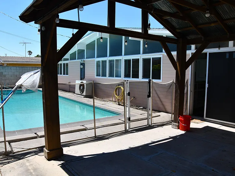 2432 W Transit Ave — Photo 35
