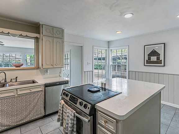 4th image of 3205 Live Oak Ave