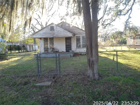 502 Camp St, Alleyton, TX 78935