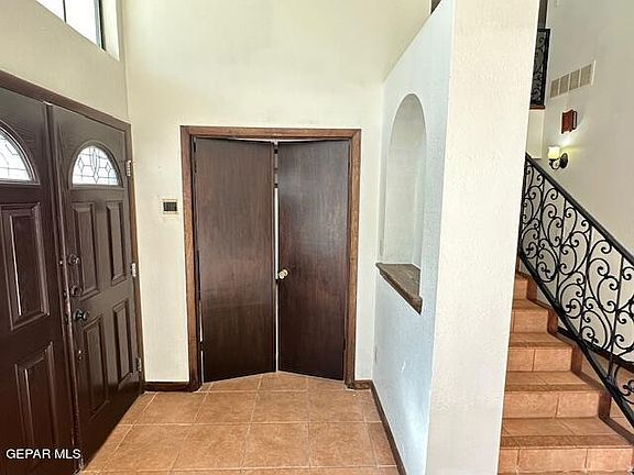 5th image of 717 Westlake Ct