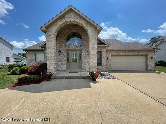 2nd image of 925 Katherine Dr
